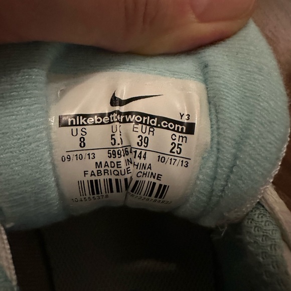 Nike Tennis shoes, 8 - Picture 3 of 4